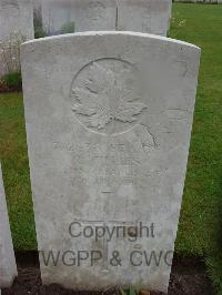 Etaples Military Cemetery - Gillies, R